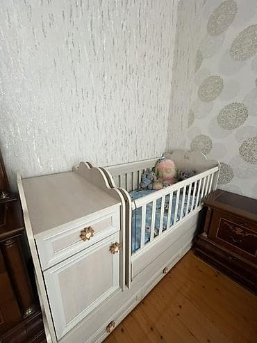 Uşaq beşiyi ilə birgə kompakt komod və alt çekmecəli modellə - — 1