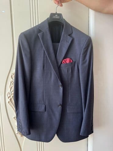 göy rəngli kişi cemperləri: Zingal Riche brendindən tünd göy rəngli kişi kostyumu. Kostyum iki — 1