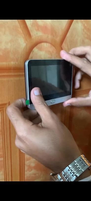 ekran iphone: Ağıllı video-domofon və qapı zəngi sistemi.Kamera tekfonda qoşmaq olur — 4