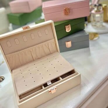 вешалки напольные для одежды деревянные дорогие: Zərgərlik qabı – kompakt və zərif dizayn - Rəng seçimləri: krem — 2