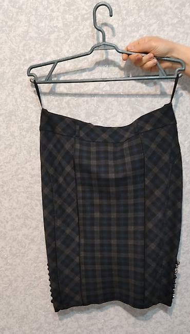 işci paltarı: Qadın ətəyi – qara-boz rəngli dama naxışlı, dar kəsim (qələm ətək) — 1