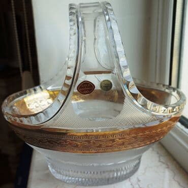 Bitkilər: Meyvə qabı Bohemia Tərkibi 24% massikot mineraldan (PbO) ibarət — 4