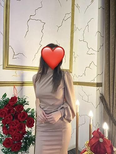 1 dəfə geyinilib - Rəng: İsti bej/karamel ton - Detallar: Yan