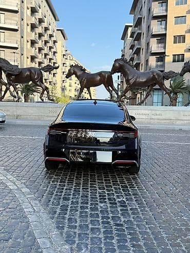 şuşe: Hyundai Sonata – xamelion rəngi yeni nəsil fastback dizaynlı sedan — 5