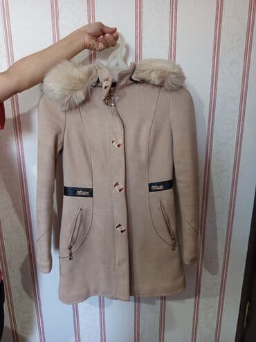 Palto 1-2 dəfə geynilib. Təzə kimidir. Razmeri 40 ölçüdür. Kökəldiyim