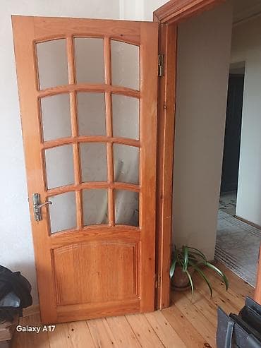 Şüşəli taxta otaq qapısı - Material: təbii ağac (laklı). - Dizayn