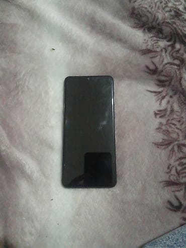 Smartfon - Rəng: qara - Tam ekranli dizayn, ön tərəfdə mərkəzdə