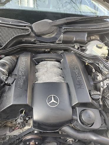 Mercedes-Benz E-Class (W210), gümüş rəng. Xarici: - Klassik W210 — 3