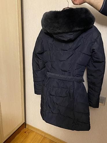 iç geyimi: 2 kəməri var Qadın qış paltosu – tünd göy rəngdə, beldən bağlamalı — 3