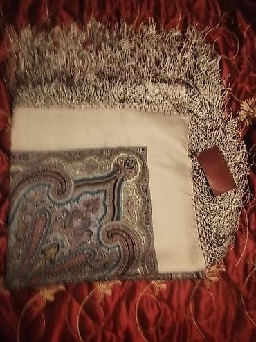 Pavlovo Posad istehsalı yun şal - Material: 100% təmiz yun -