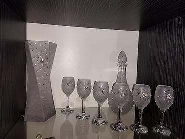 Yenidən hec bir fərqi yoxdu. Sadəcə vitrində qalib. Əla vəziyyətdə