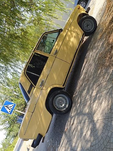 Avtomobil satışı: VAZ 2106, sarı rəng, sedan kuzov. Xüsusiyyətlər: - Arxa ötürücülü — 1