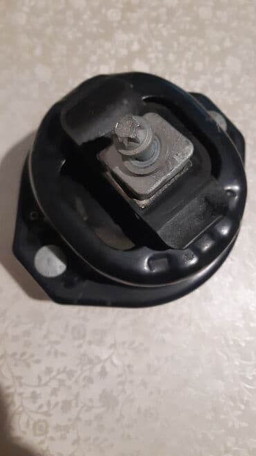 islenmis mator: Подушка мотора. BMW E65.
BMW E65 Mühərrik yastığı — 9