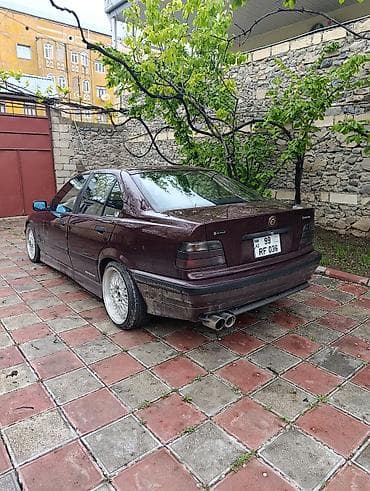 bmw mini cooper: BMW 3 series: 1.9 l | 1993 il Sedan — 8