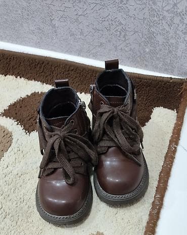 Botinkalar: Hem oğlan,hem qız uşaqları geyinə bilər.Cox az geyinilib.İci — 2