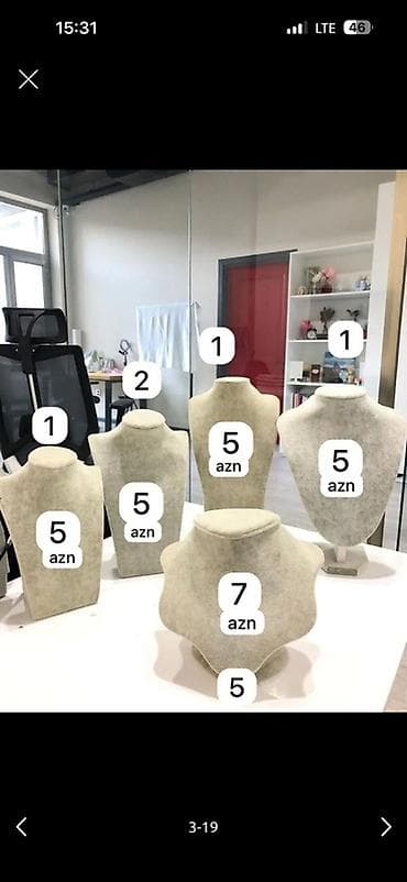 maqazin vitrini: Məhsul: Bəzək əşyaları üçün vitrin/stand dəstləri Təsvir: - Qara — 4