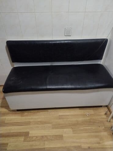 metbex mebli: Taxtadan hazırlanmış, yuxarı hissəsində qapıları şüşəli olan mətbəx — 3