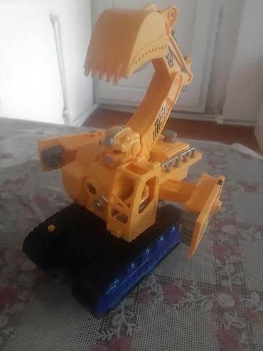 traktor oyuncaq: Tam seliqeli veziyyetde.İşığı yanır,musiqilidir.Yığılır,açılır,tam — 2