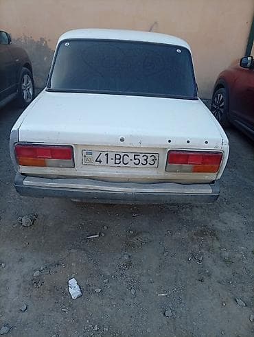 фольксваген пассат 1: VAZ 2107, ağ rəng, sedan kuzov Texniki xüsusiyyətlər: - Sürətlər — 2