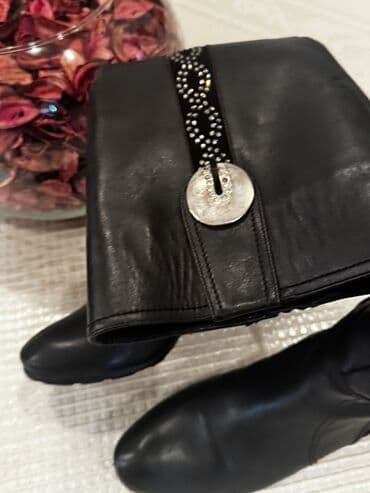 Сапоги: Qadın uzun dəri çəkmələr – qara rəngdə, diz altı model. - Material — 2