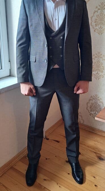 kişi ucun klassik qara kostyum: Kostyumlar — 1