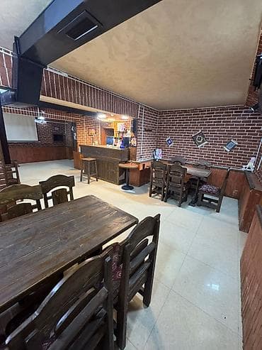 bars: Beer Room – Pub & Lunch - Yeraltı konseptli, kərpic divarlı — 5