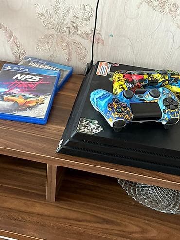 plesteyşın 5 pro: PlayStation 4 Pro oyun konsolu paketi - Model: PS4 Pro (Sony), qara — 3