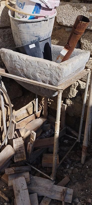 Сантехника: Beton yuma çəni və metal dayaqlı konstruksiya - Material: tökmə — 1