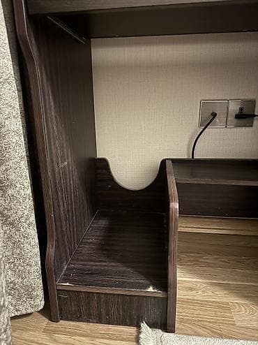 dolablar ikinci el: Kompyuter/iş masası – tünd qəhvəyi rəng - Geniş iş səthi, kabel üçün — 5