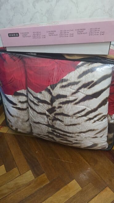 Cut neferlik sintifon yorgan 1 eded yastiq ve yataq desti 3-ü birlikde