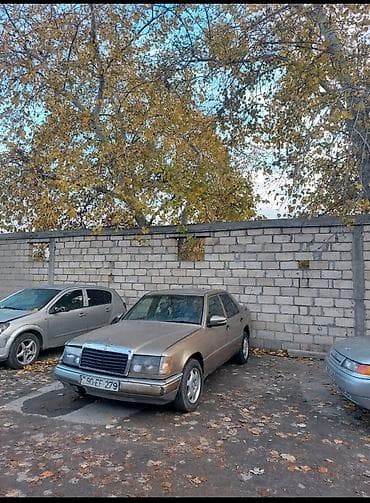 uaz satisi: Mercedes-Benz 200: 2 l | 1990 il Sedan — 5