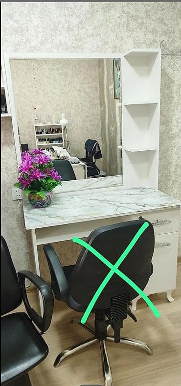 televizor mebelleri: İşlənmiş, Makiyaj üçün masa, Güzgülü — 1