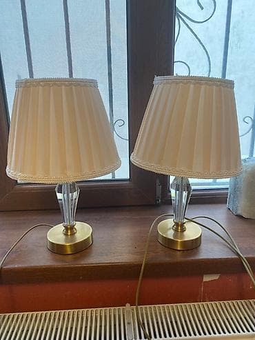Klassik üslubda 2 ədəd stolüstü abajur dəsti. Xüsusiyyətlər: - Bej