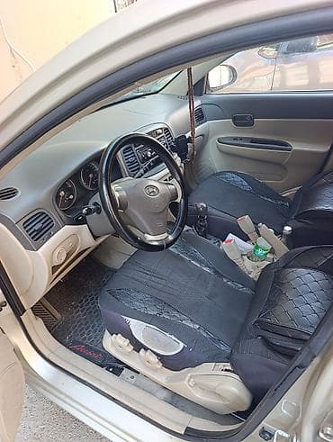 cesqa arxa stop: Hyundai Accent: 1.5 l | 2008 il Sedan — 4