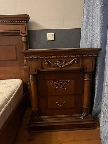madeyra mebel: Klassik üslublu yataq otağı mebel dəsti Tərkibi: - Geniş güzgülü — 2
