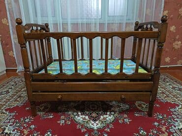 вешалка из дерева: Для девочки и мальчика, Б/у, Четырехугольная, Колыбель, Без бортиков, С матрасом, С механизмом качания — 2