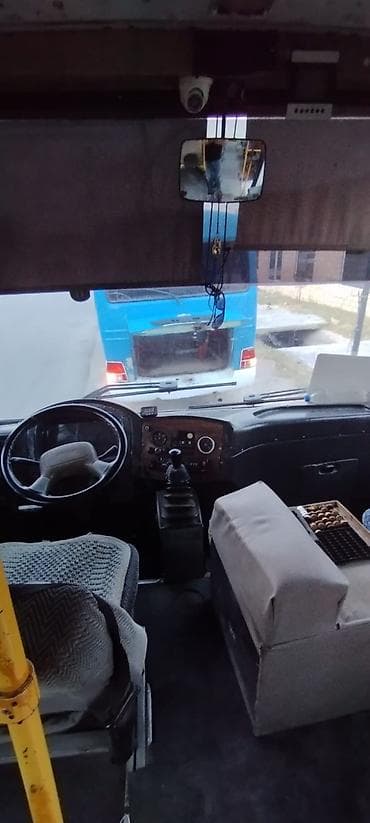 bolt sürücüsü: Marşrut/şəhərdaxili daşınma üçün orta ölçülü avtobus - Korpus: ağ — 3