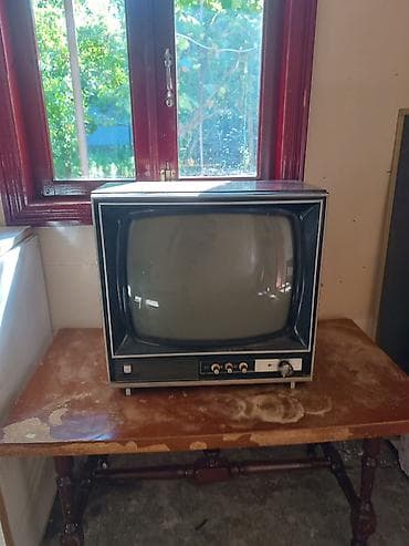 mini pc computer: Retro borulu (CRT) televizor - Korpus: klassik qara/gümüş çərçivə — 1