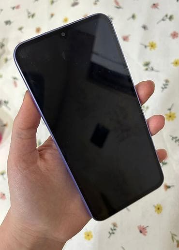 Məhsul: Bənövşəyi rəngli smartfon Xüsusiyyətlər: - Arxa hissədə 3-lü — 3