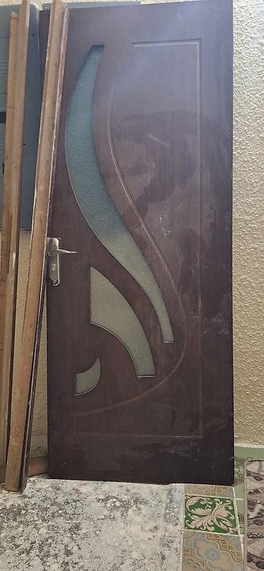 Şüşəli taxta otaq qapısı 3 ededir.1 ededi 50 Azn - Material: taxta — 2