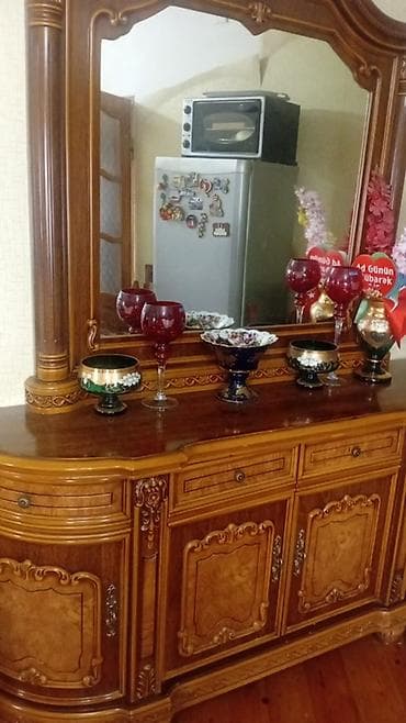 ucuz vitrin: Klassik üslubda mebel dəsti TƏCİLİ SATILIR 1) Vitrin-bufet: - Şüşəli — 2