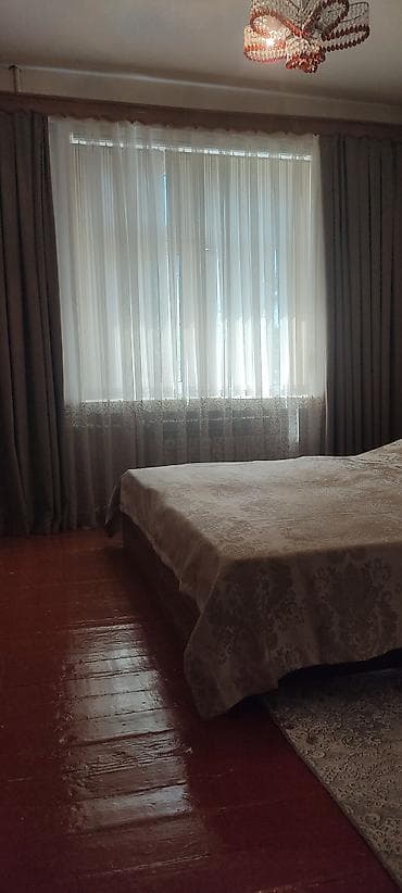 70 m2-lik köhnə tikili mənzil kirayə verilir. Mərtəbə 3/9. Qaz,su,işıq — 9
