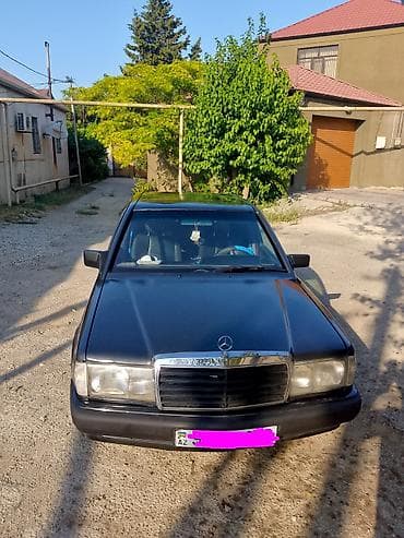 255 40 17: Mercedes-Benz 190 (W201): 1.8 l | 1992 il Sedan — 1