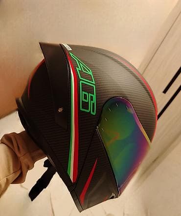 Moto kaska – tam üzlü (full-face) sport üslubunda Xüsusiyyətlər: Çənə