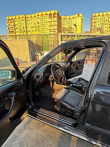 tesla model 3: BMW 5 series: 2.5 l | 1995 il Sedan — 9