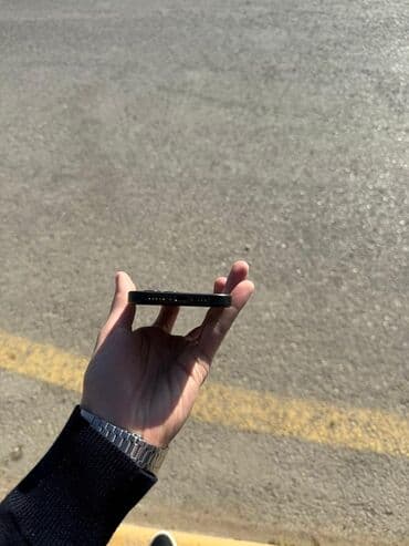 Alcatel: IPhone 15 Pro, Qara, Face ID — 4