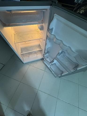 Eurolux mini soyuducu - Kompakt tək qapılı dizayn, ofis, yataq otağı — 3