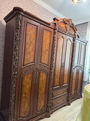 nnn mebel fabriki: Geniş dolab 250 azn.Unvan xirdalan. Tac hissəsindən uzunluğu 2,50 — 1