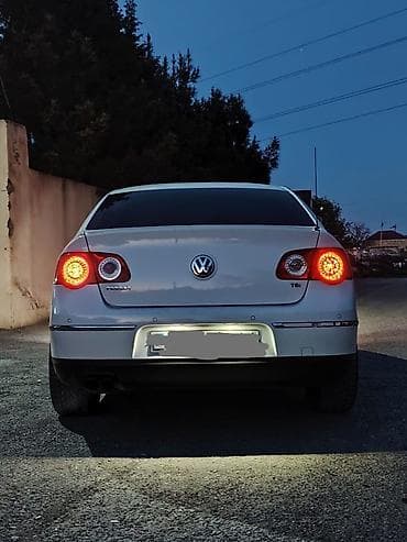 Volkswagen Passat: 1.8 l | 2008 il Sedan