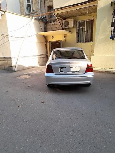 Opel Vectra: 1.6 l | 1999 il Sedan